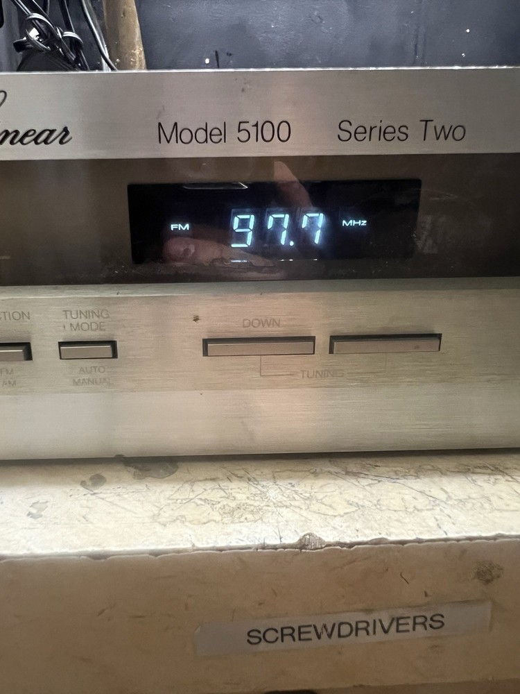 **DAMAGED** Phase Linear Model 5100 Digital Synthesized Tuner Series Two