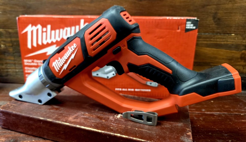 Milwaukee ‎2635-20 18V Shear Tool - Red ( Tool Only)