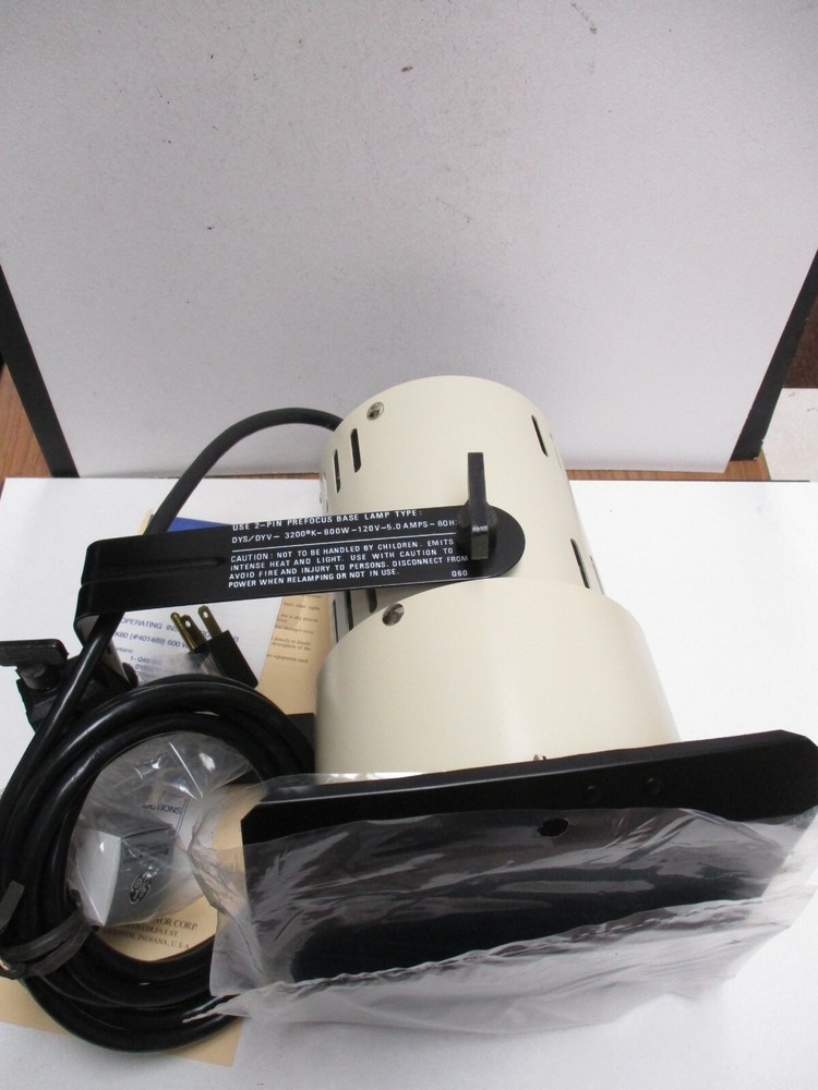 Smith Victor Model Q60 continuous studio light 600 w. 120 v. NOS