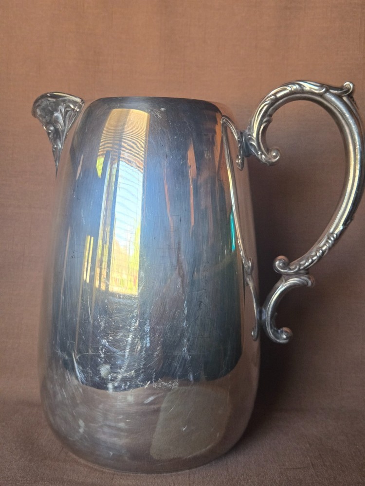 Wm Rogers Silver Plate Water Pitcher with Ice Lip 917