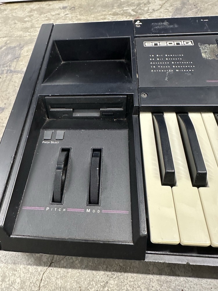 Ensoniq EPS-16 PLUS Sampling Keyboard 16 Bit Sampling 24 Bit Effects Black