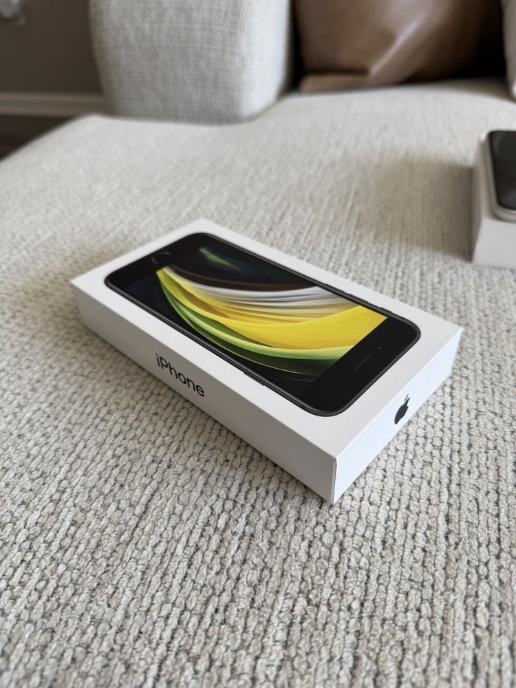 iPhone SE Box
