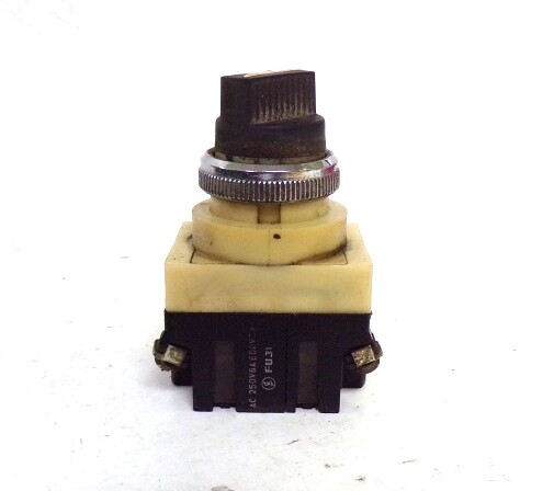 FUJI, SELECTOR SWITCH, 2 POSITION, MAINTAINED, 250-600 VAC, 2-6 AMP