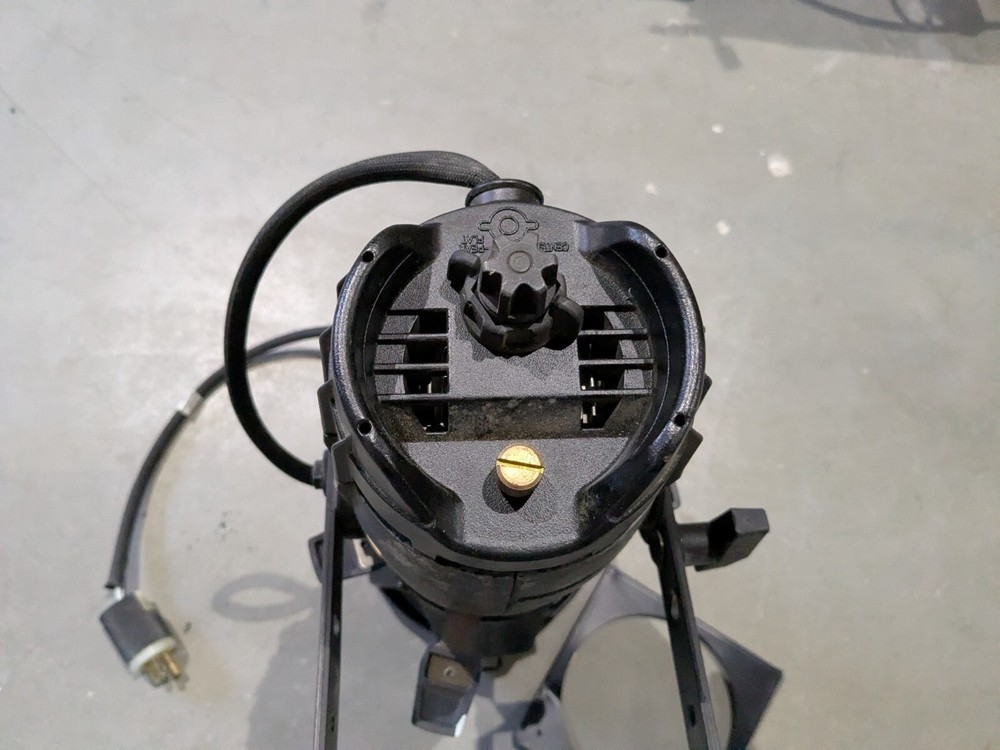 ETC Source Four JR. 575W Ellipsoidal Light w/26 degree attachment, edison plug
