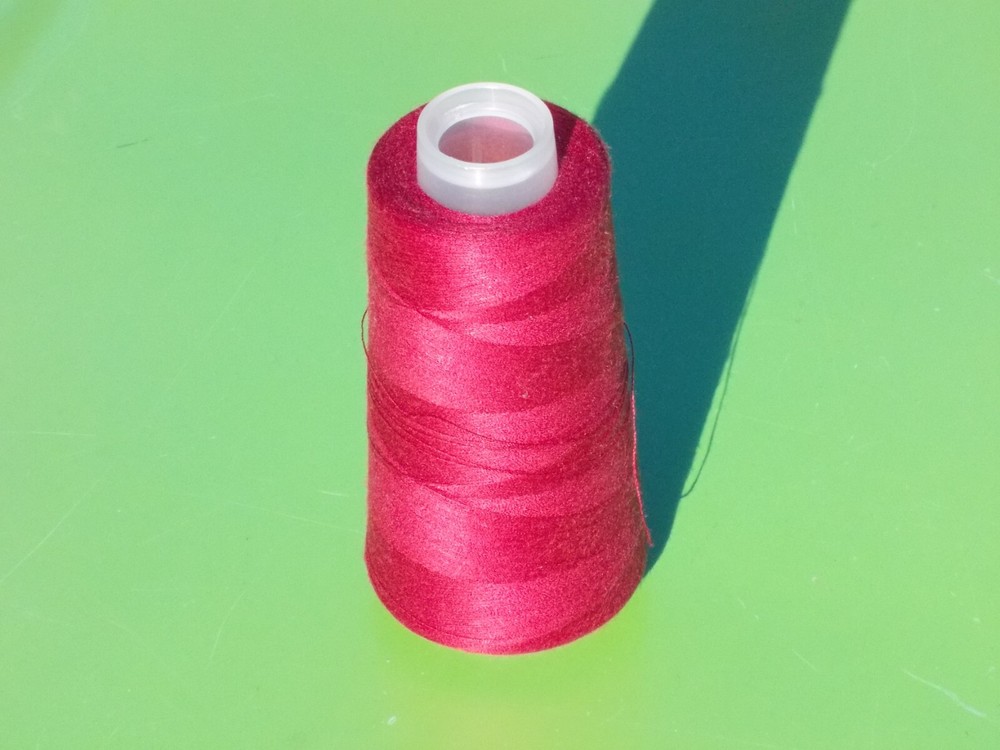OVERLOCK THREAD SPOOL 100% SPUN POLYESTER 3000 YDS PRICED SEW RIGHT DARK WINE