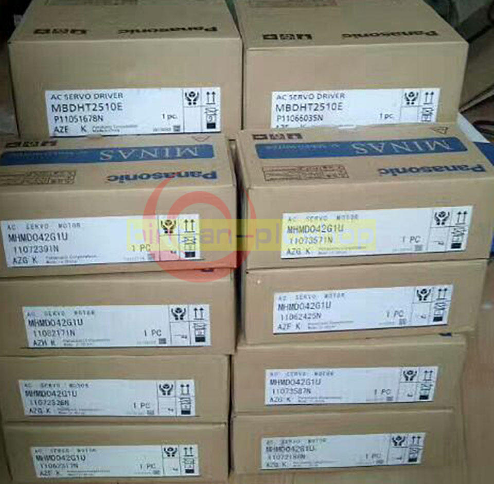 ONE NEW PANASONIC SERVO MOTOR MSM012P1E
