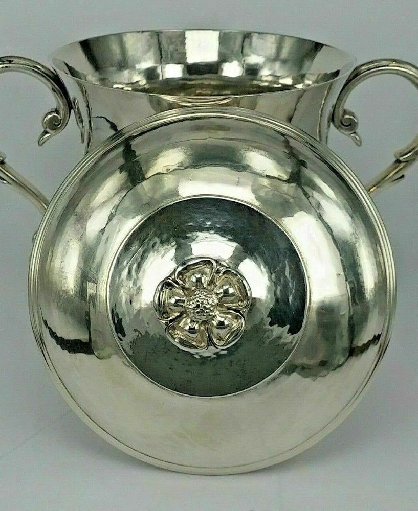 Omar Ramsden & Carr Solid silver porringer with lid by Cecil Walker 1917
