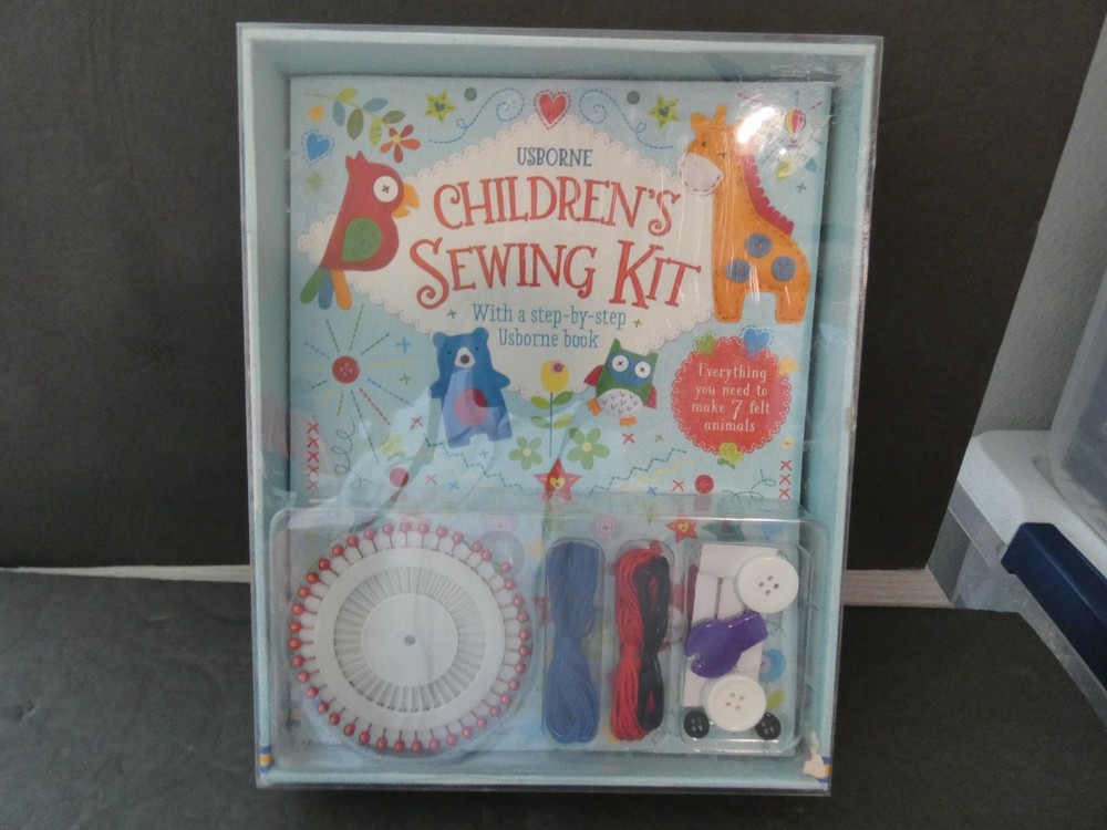 USBORNE CHILDREN'S SEWING KIT