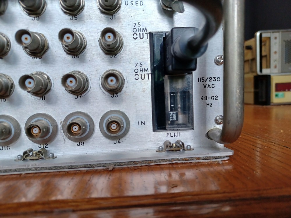 APCOM Applied Comm's Sys Instrumentation Distribution Amplifier Mdl 1000 IDA-2