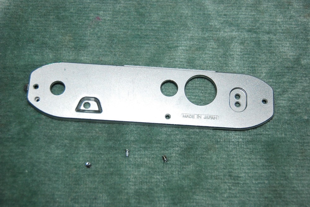 Nikon FG-20 Bottom Plate with Screws