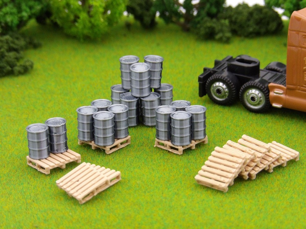 HO Scale Pallets & Drums - 20 Silver Drums & 12 Pallettes - Loading Dock