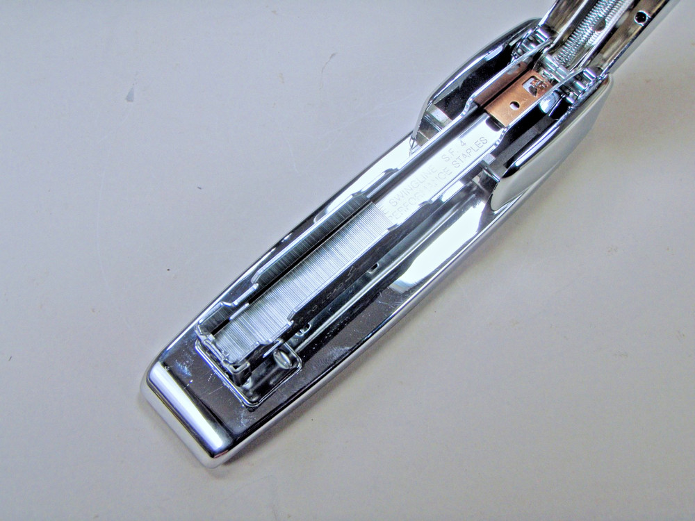 Swingline 747 Polished Chrome Stapler 20 Sheets Silver Chrome