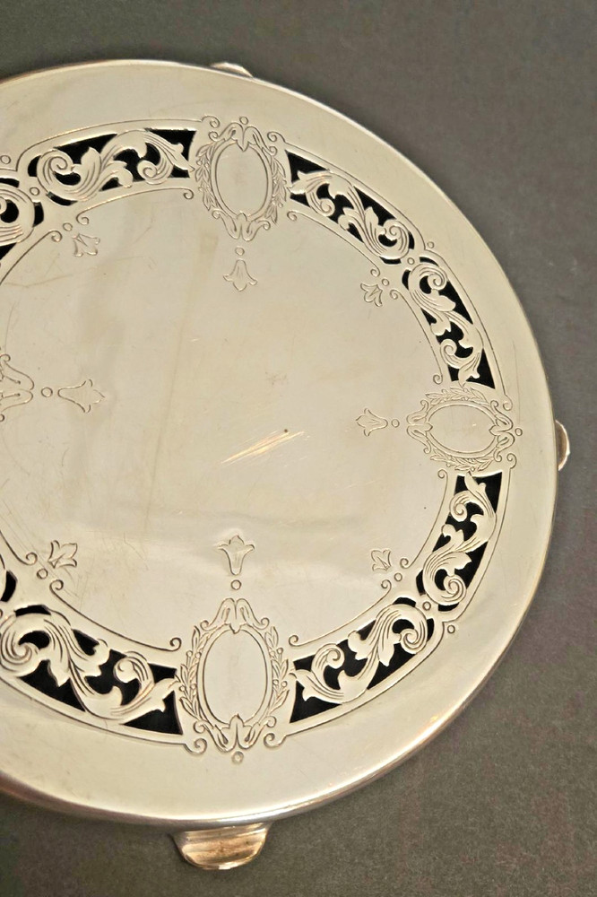 VTG. Reed & Barton #149 ORNATE Silver Plate Footed Kettle Trivet/Wine Coaster 6”