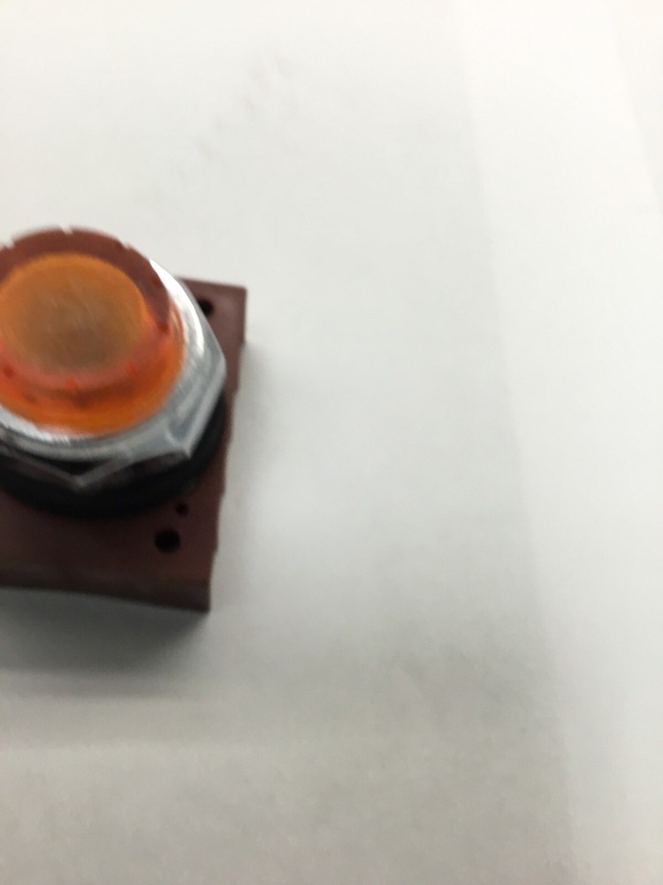 SIEMENS 3SB03-TF1A Amber Operator Illuminated Momentart Pushbutton 30MM