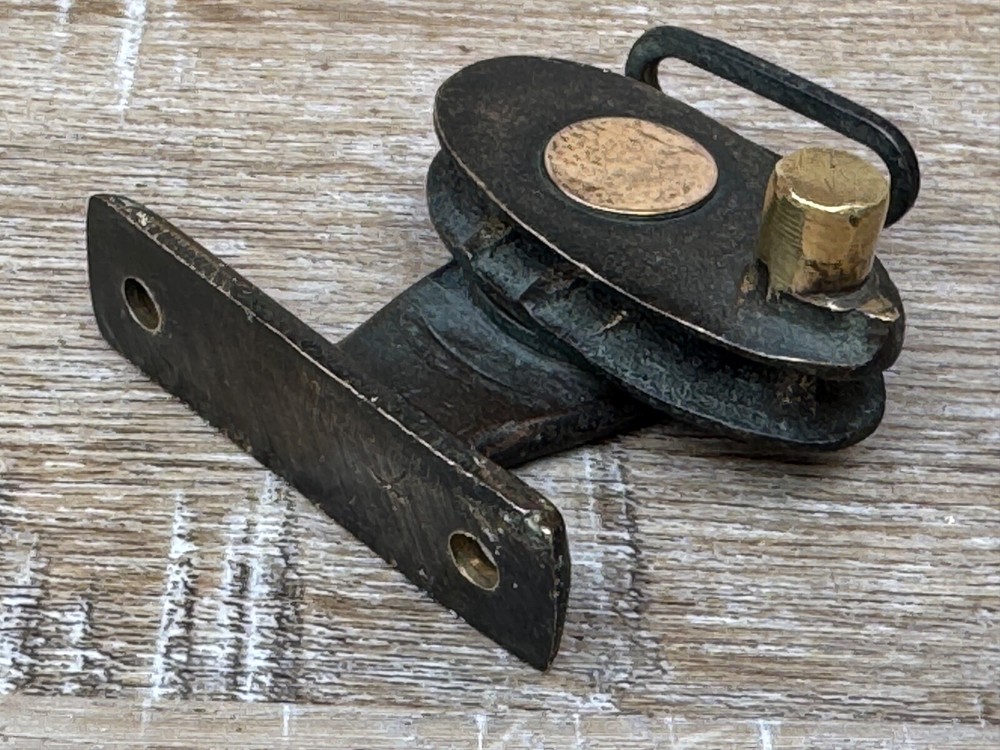 VINTAGE BRASS PULLEY SASH WINDOW PULLEY