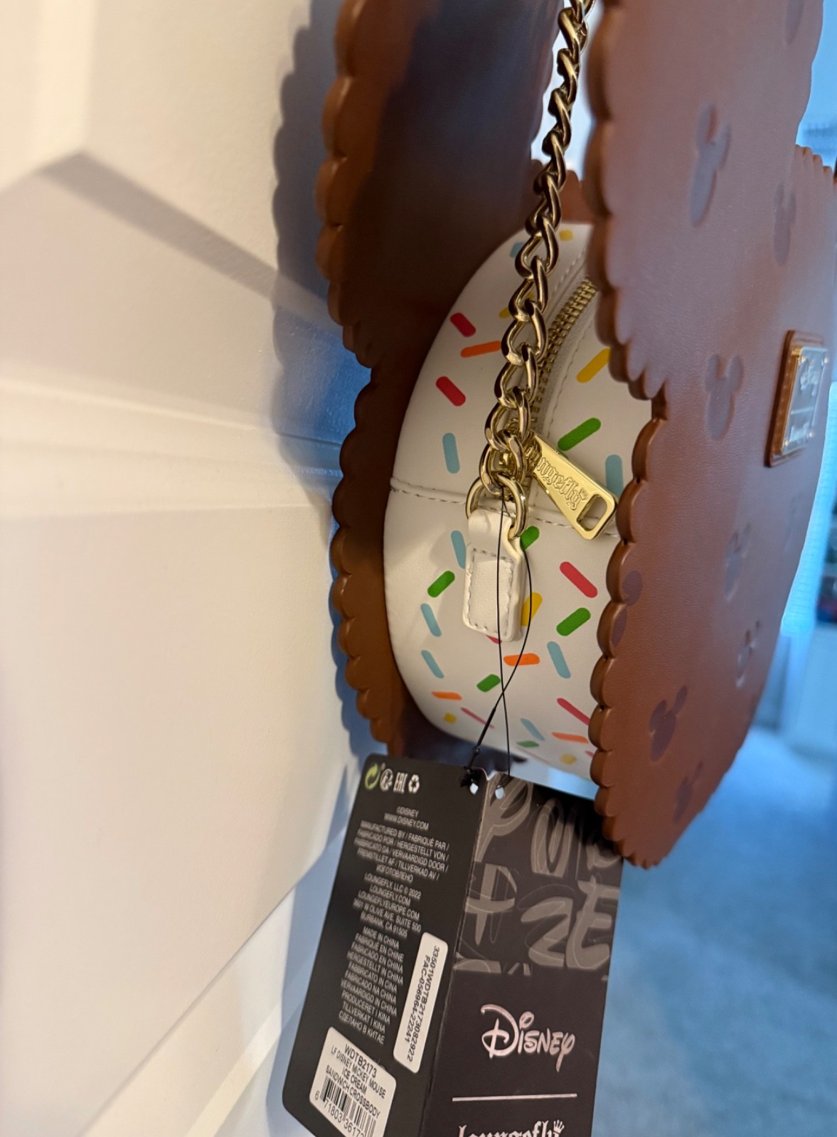 LOUNGEFLY DISNEY MICKEY MOUSE ICE CREAM SANDWICH WOMENS CROSSBODY PURSE BAG NEW