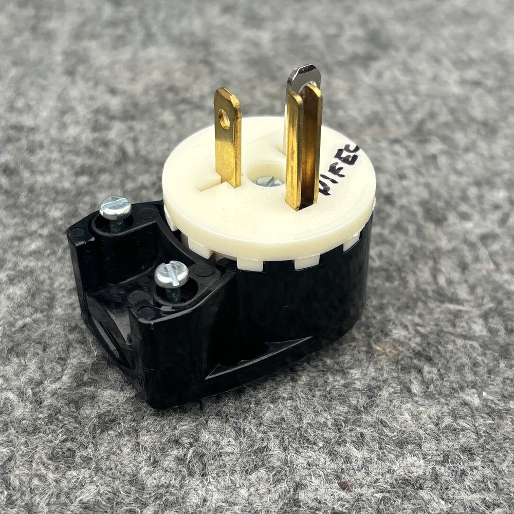 Bryant 5395 Angle Plug 20A 125V 2 Pole 3 Wire New