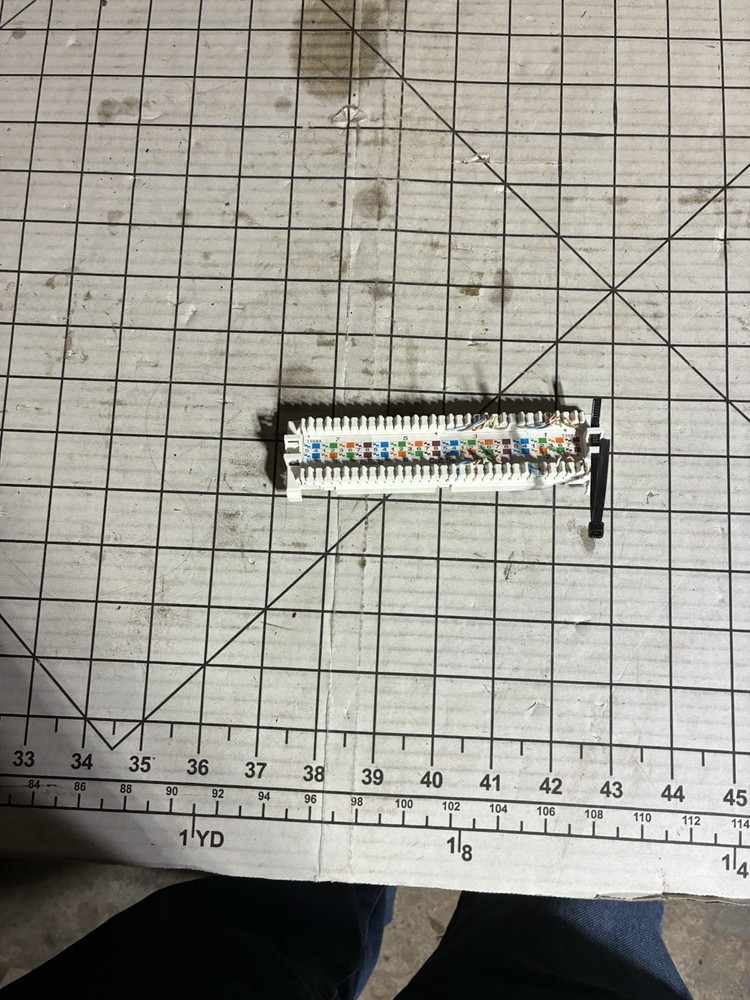 T568B Communication circuit accessory CAT.5E B543