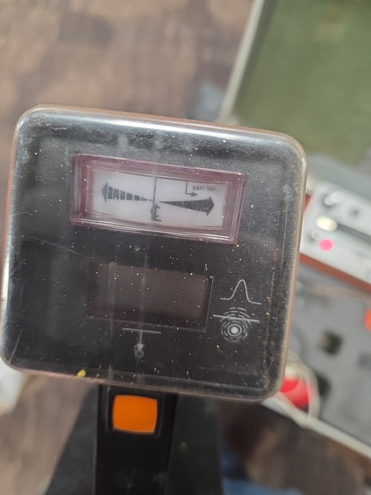 Metrotech 850 Cable and Pipe Locator