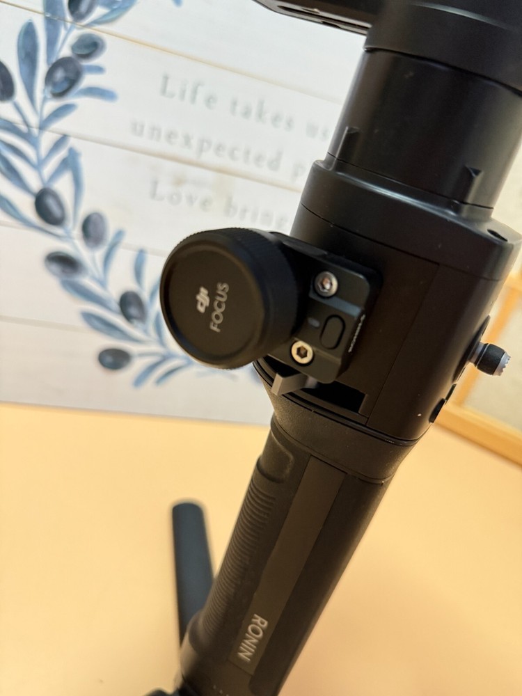 DJI Ronin S Gimbal Handheld Stabilizer