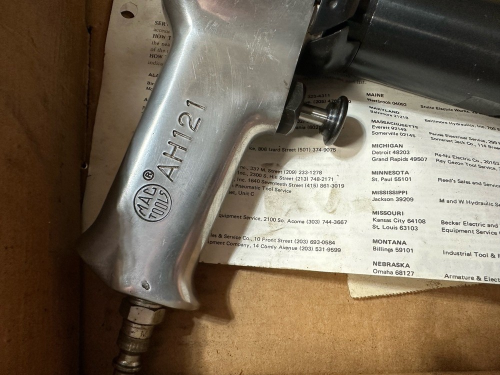 Matco Tools AH121 Air Chisel W/ Tool Bit