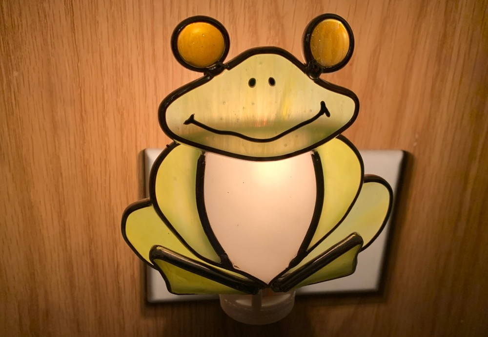 FROG STAINED GLASS NIGHT LIGHT NIGHTLIGHT LIGHTED WALL DECOR