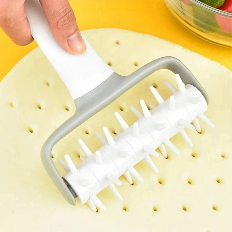 Plastic Pizza Base Pie Pastry Dough Hole Puncher Roller Docker Baking Tool NEW!