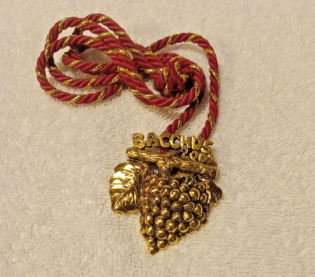 Krewe of Bacchus 2001 Grape Pendant Mardi Gras Krewe Favor