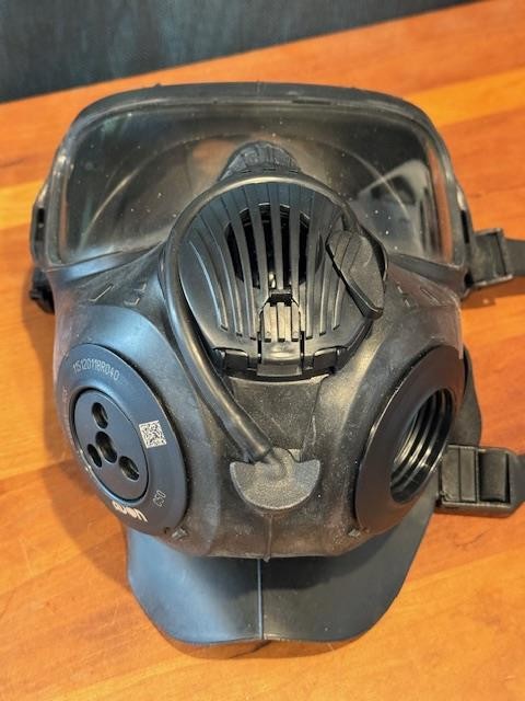 AVON C-50 PROTECTIVE GAS MASK SIZE MEDIUM