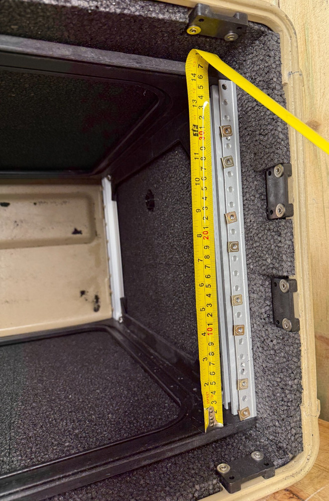 ECS Server Rack Rackmount 8U 19" X 24" Waterproof Storage Case W/ Rack Pelican