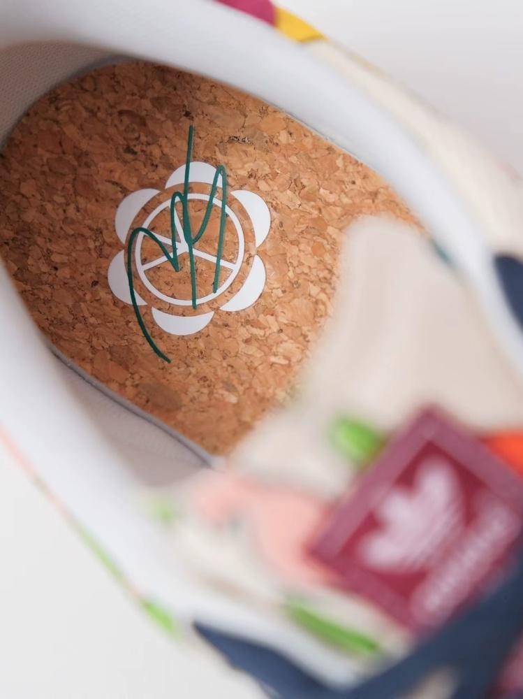 IG2849 Sean Wotherspoon × adida s Gazelle Indoor Corduroy Ecru Tint Shadow Navy