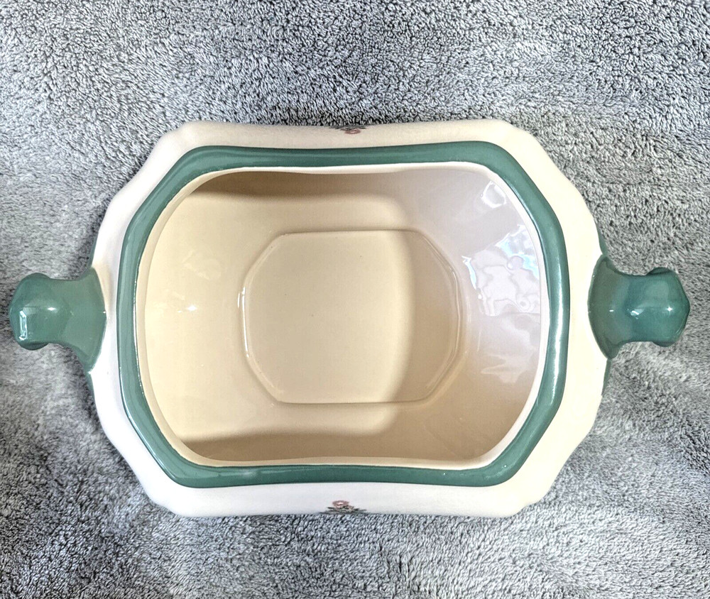 Christmas Tree Ceramic Covered Casserole 1 Quart