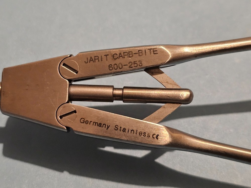 Jarit 600-253 Carb-Bite Needle Holder