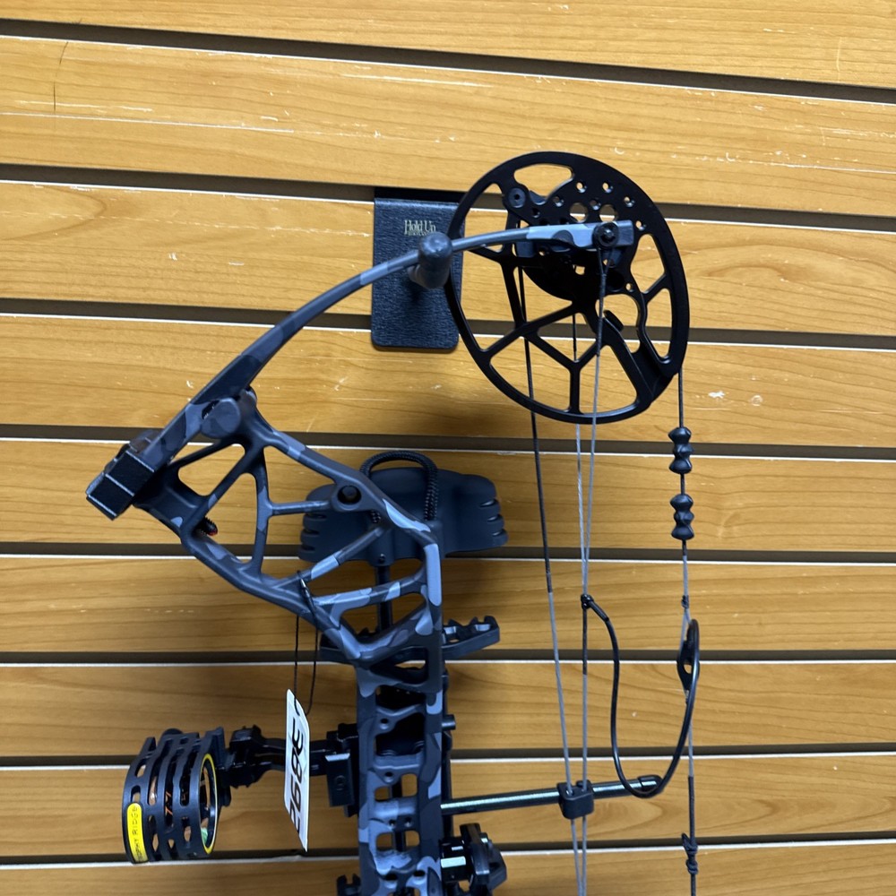 Item 3892 - Bear Archery Compound Bow - Legit Maxx RTH - RH - #70 - Shadow
