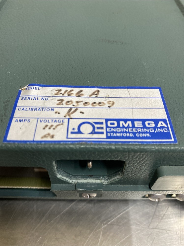 OMEGA 2166A Digital Thermometer