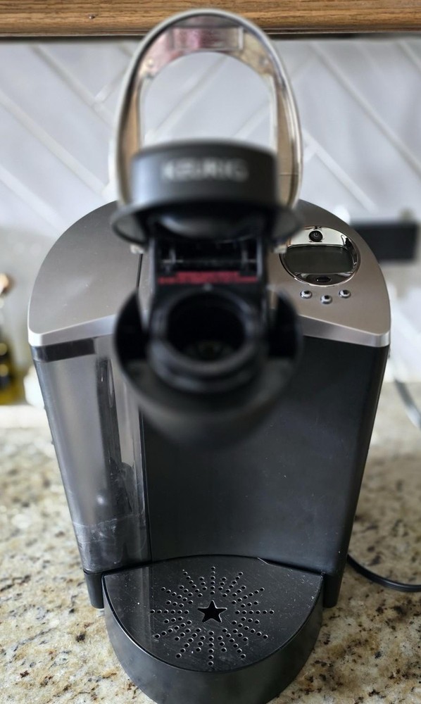 Keurig B60 Special Edition Single Cup Brewing System Coffee Maker Black Silver