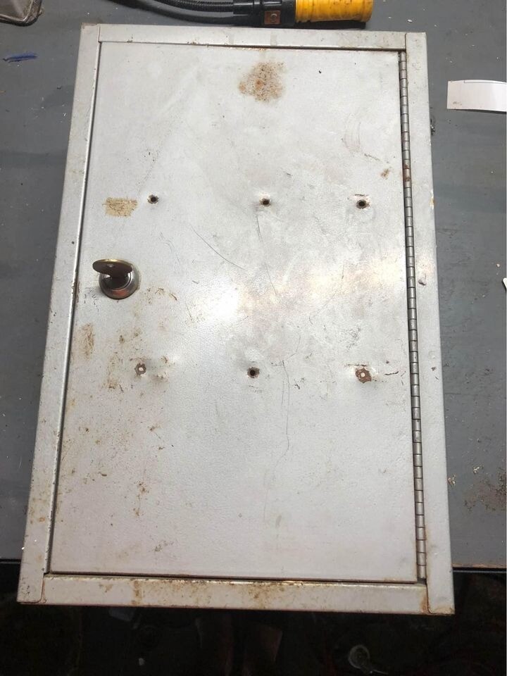 Wall mounted metal lockbox with key