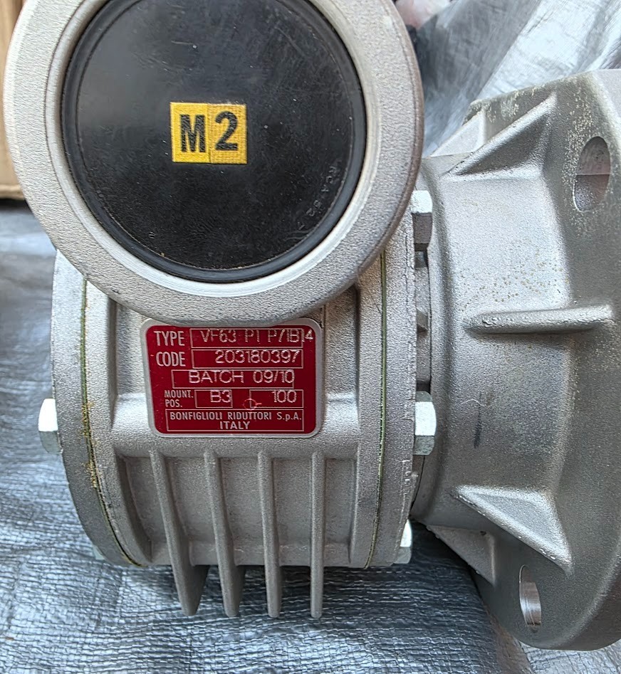 BONFIGLIOL RIDUTTORI VF63 All specifications are embosed on the motor.