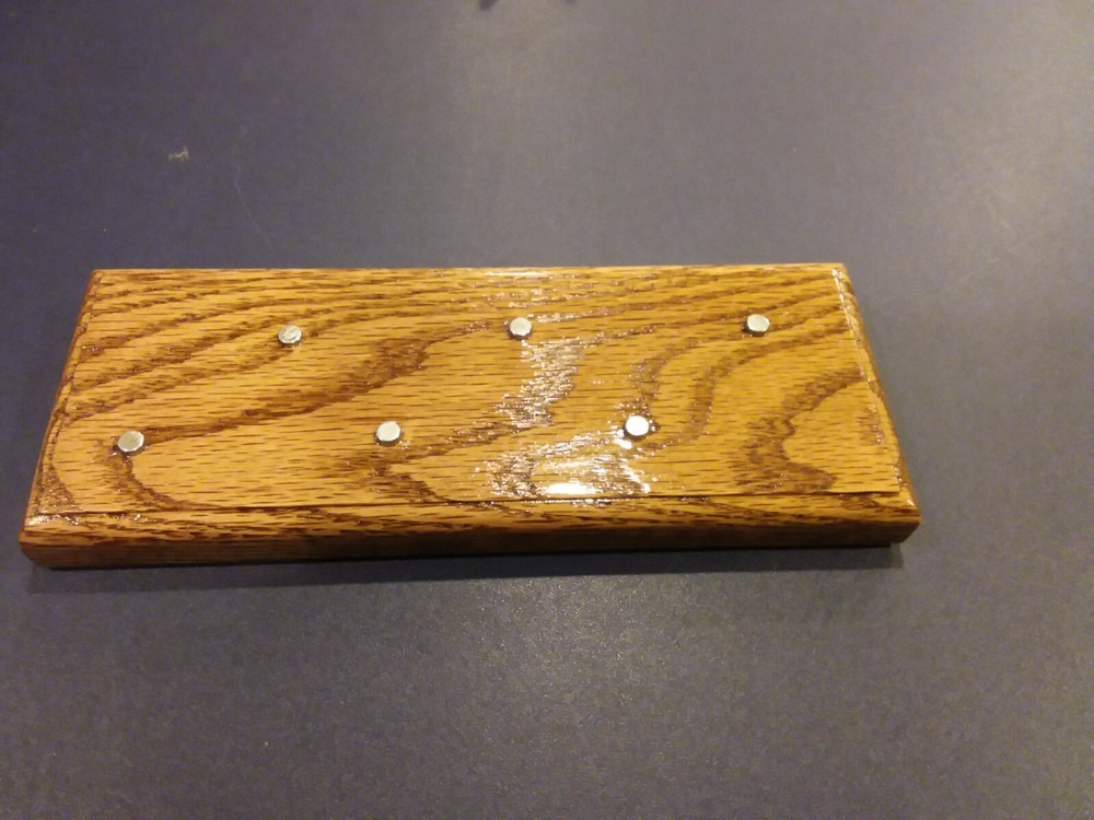 SOLID NORTHERN RED OAK 3 KNIFE DISPLAY STAND