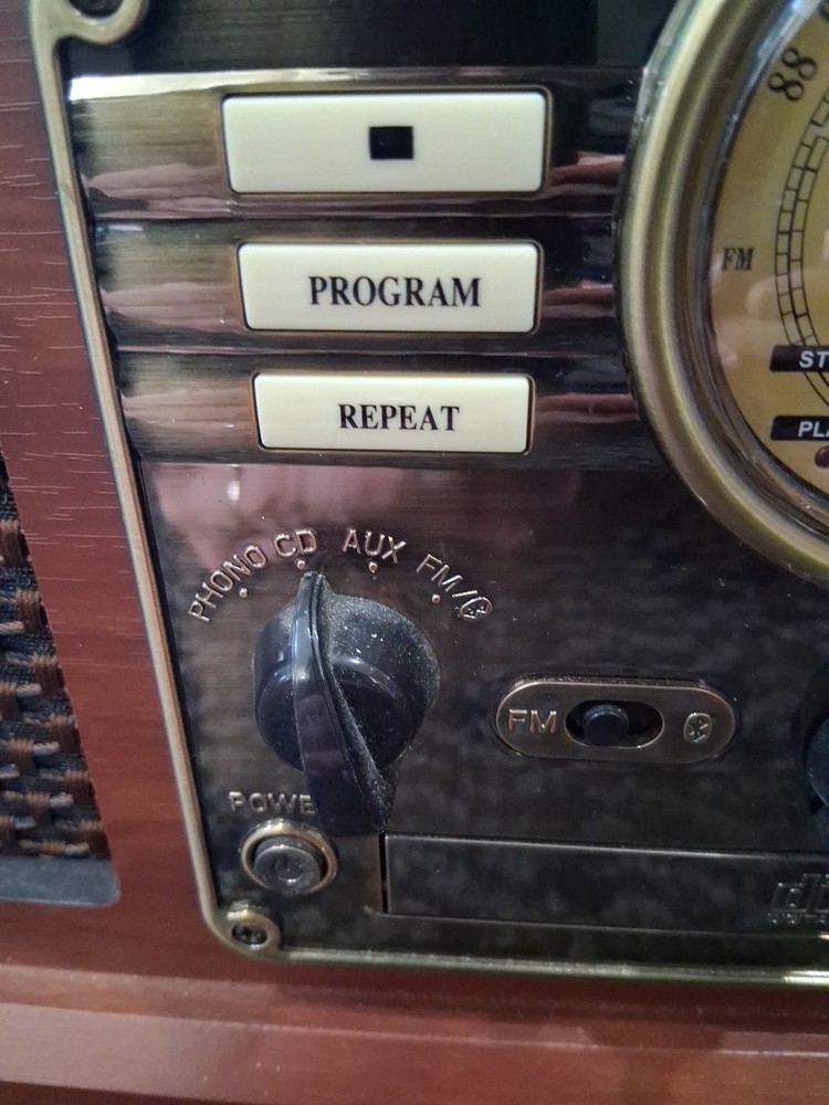 Interactive Technologies Record Player, Compact Disc, Radio and Cassette Player