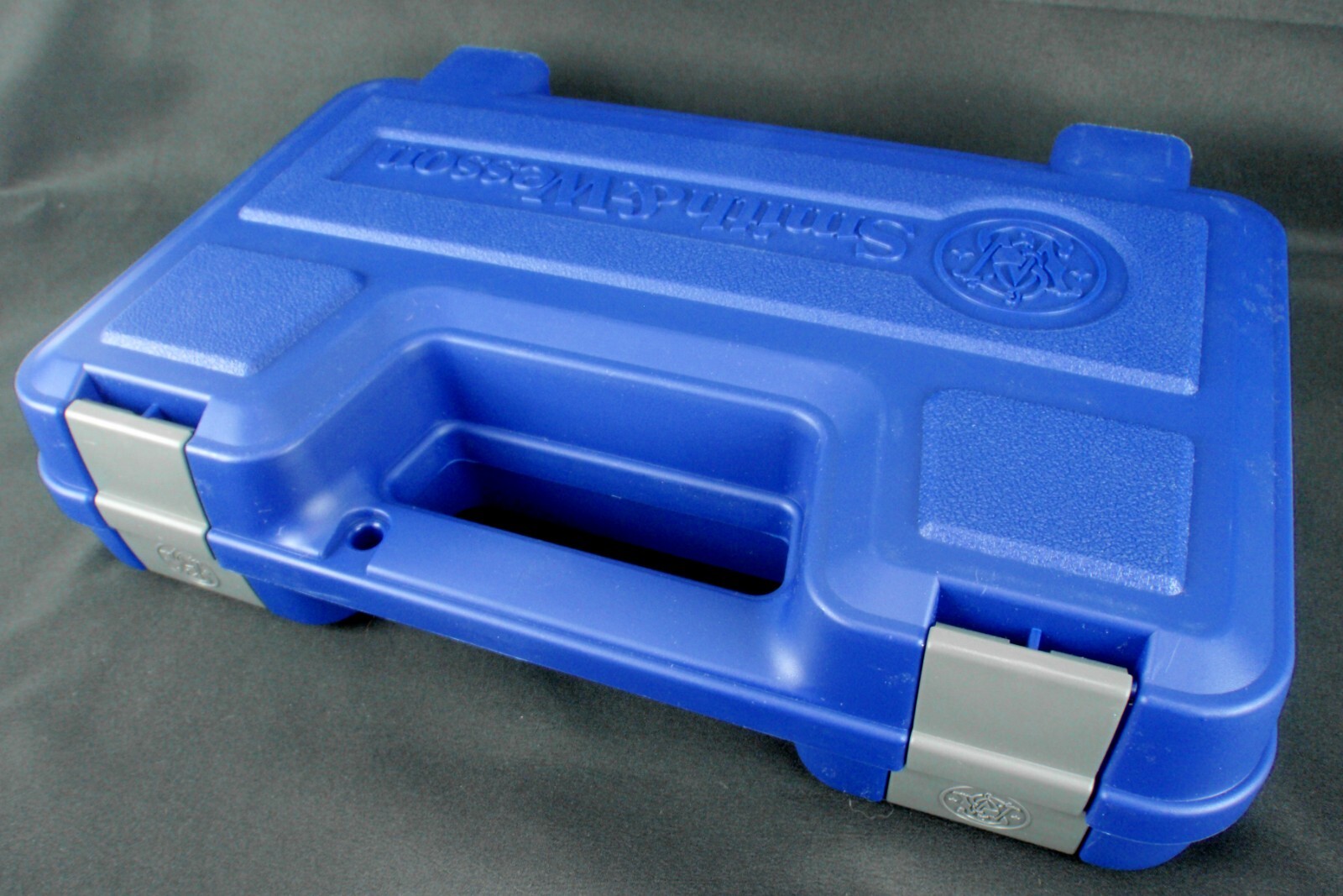 Smith Wesson Universal Medium OEM Case. Fits up to 6" barrel.