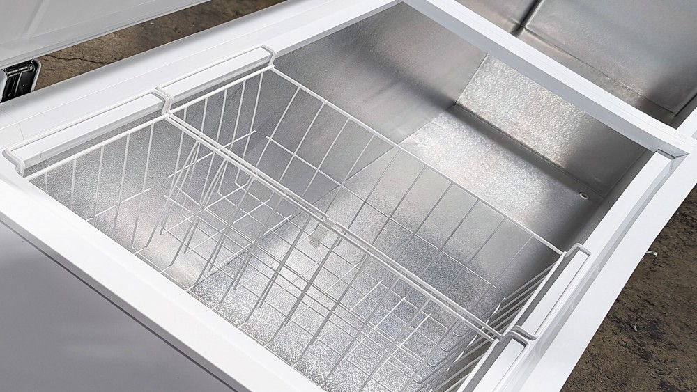 92" Commercial Solid Top Chest Freezer, White NSF CSA