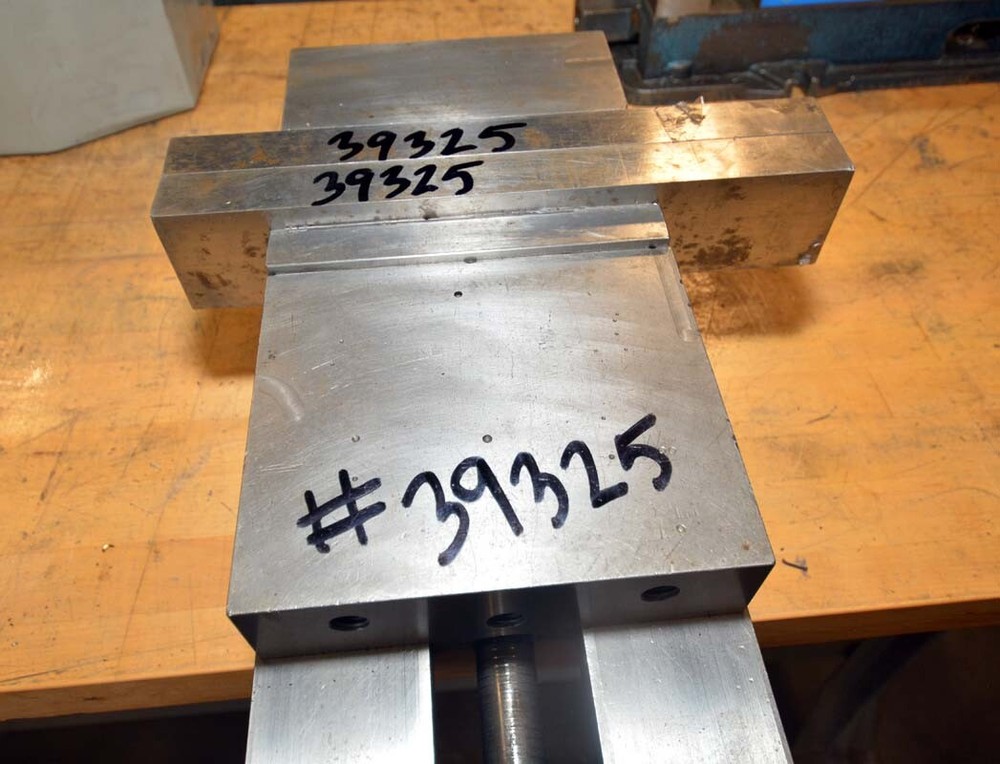 Kurt Vise Model PT800A includes 14" extended jaws ( Inv 39325)