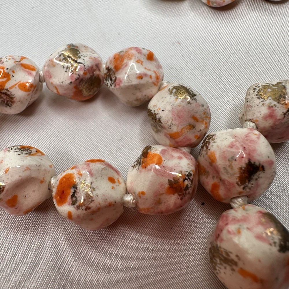 Speckled Glass Beaded Necklace