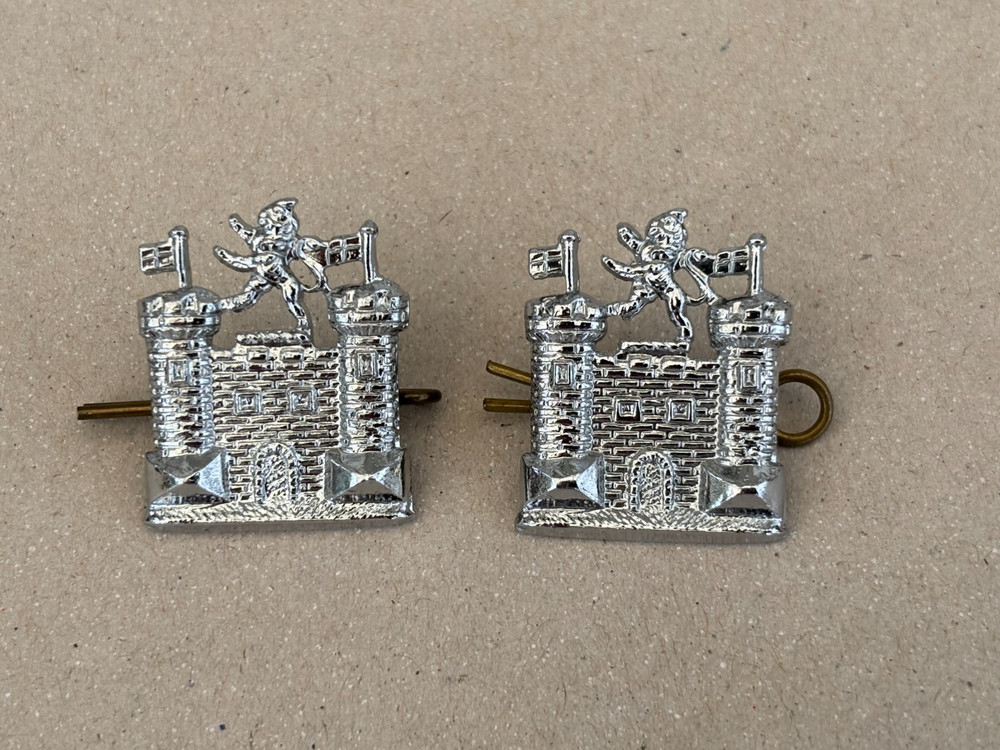 OBSOLETE SUFFOLK CONSTABULARY COLLAR BADGES