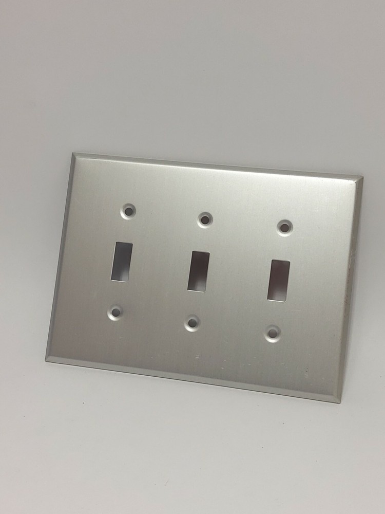 SIANOR OVERSIZE ALUMINUM 3-GANG MULTI-TOGGLE WALL PLATE (NOS)