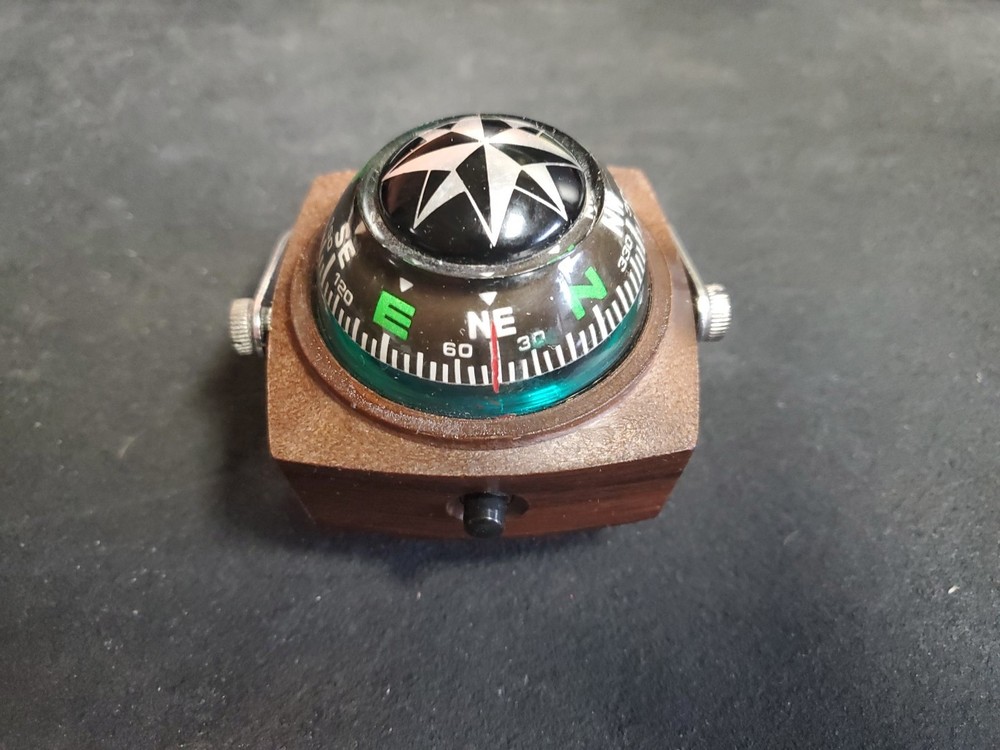 Vintage Universal Compass