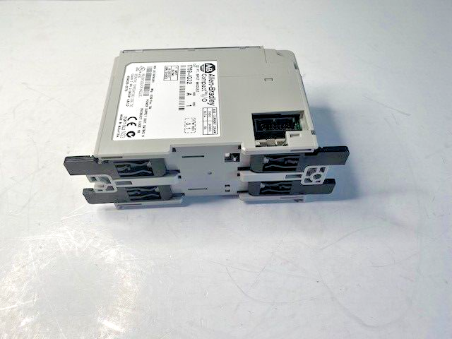 ALLEN BRADLEY 1769-IQ32 COMPACTLOGIX COMPACT I/O SINKING SOURCING INPUT MODULE