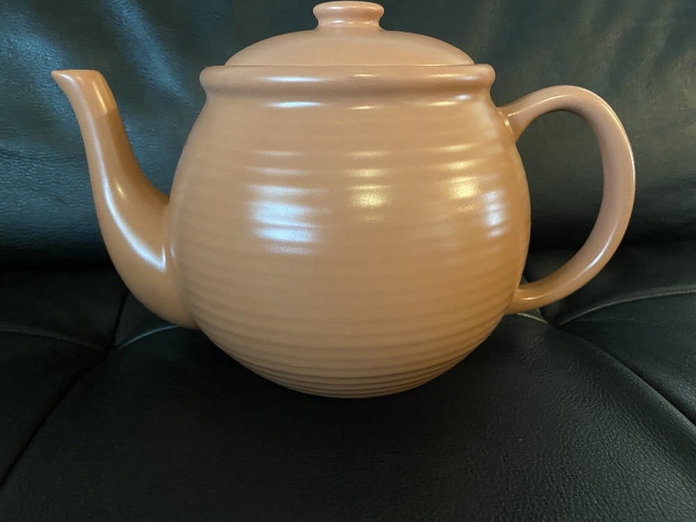 Mauve Beehive Ripple Tea Pot Ceramic 8 Cup