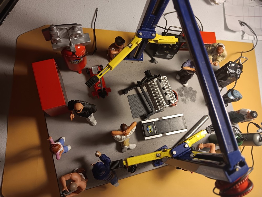 Auto Shop Diorama. Tools And Figures
